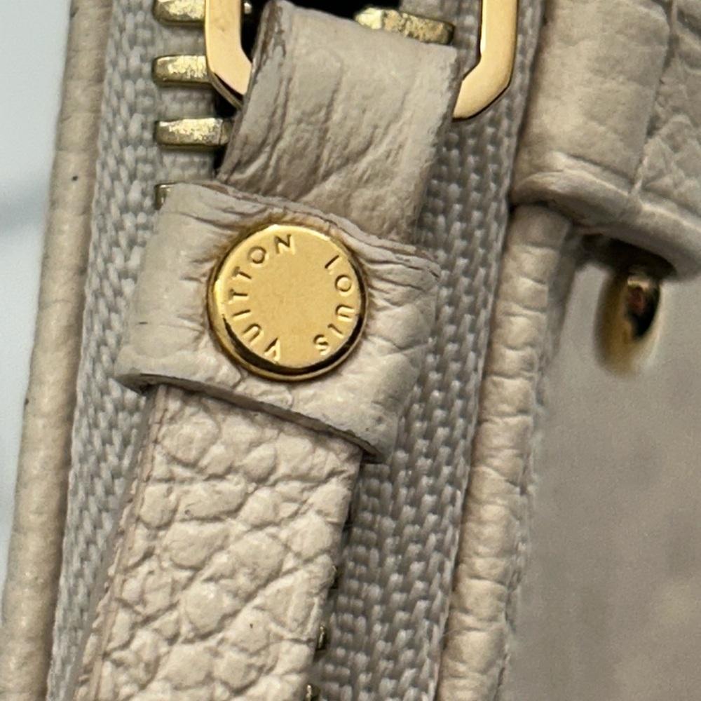 SOLD Louis Vuitton Easy Pouch on Strap - Picture 5 of 10